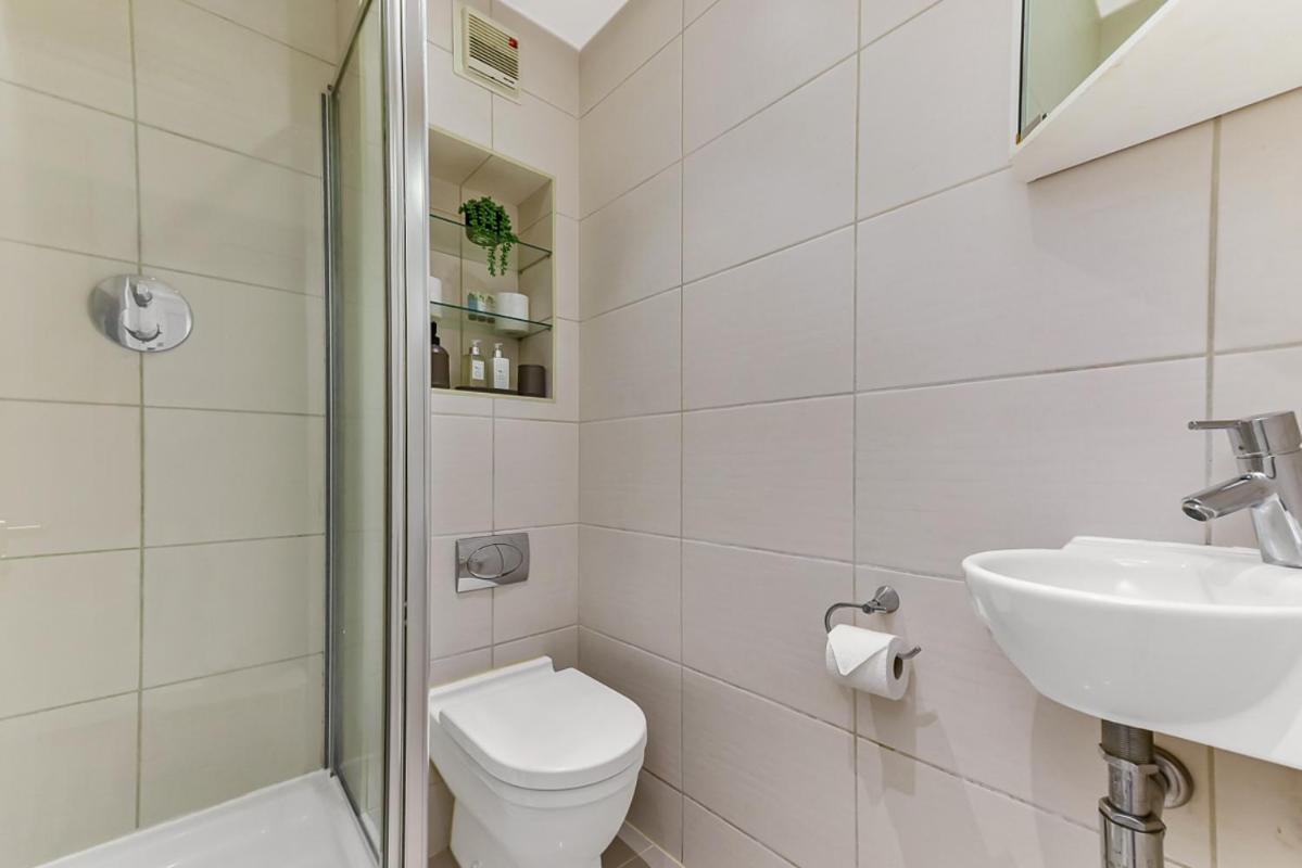 Spacious Cosy 2 Bed Flat, Central Лондон Экстерьер фото